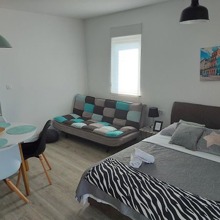 Apartmani Sunce スヴェティ・ペタル エクステリア 写真