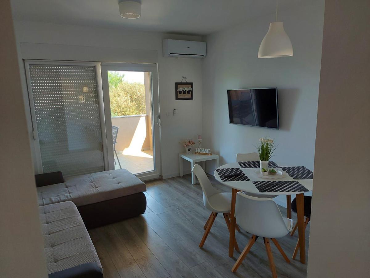Apartmani Sunce スヴェティ・ペタル エクステリア 写真