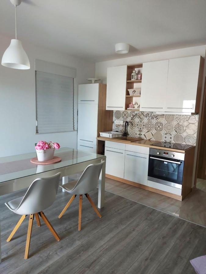Apartmani Sunce スヴェティ・ペタル エクステリア 写真